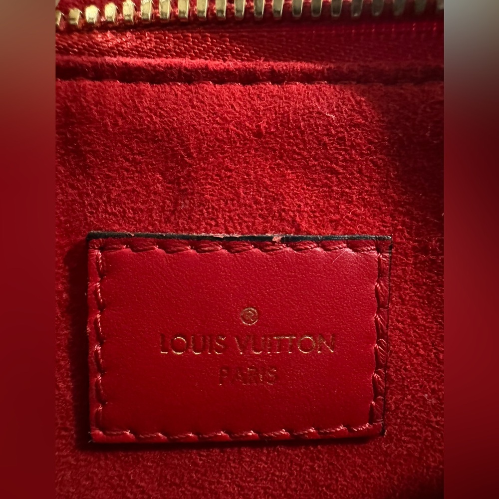 Louis Vuitton Handbag - Picture 5 of 8